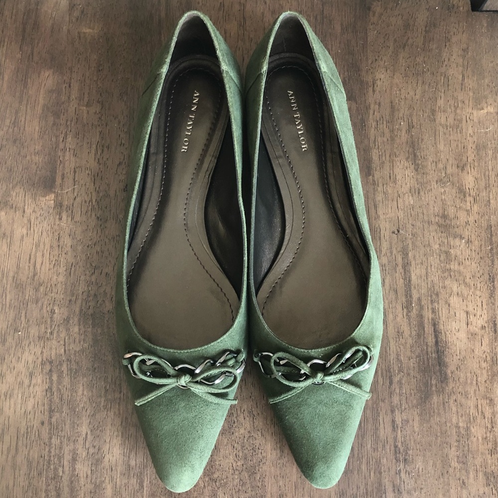 NWOT Ann Taylor Green Leather Pointed Toe Flats